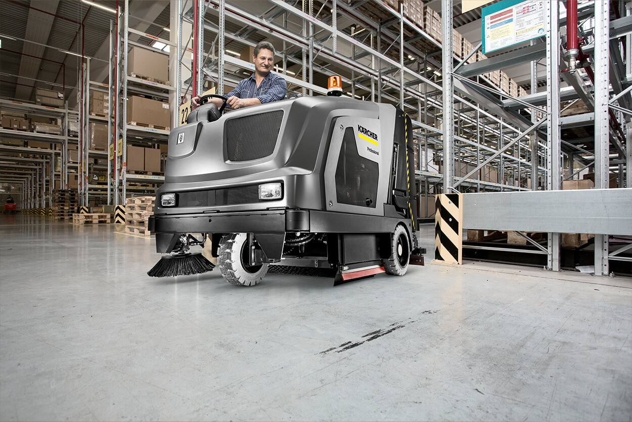 Man riding B300 RI in warehouse