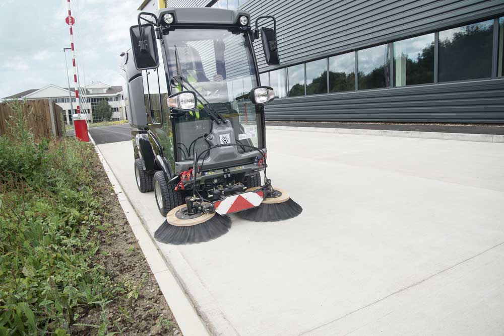 Kärcher MC 50 Compact Road Sweeper - Image 3