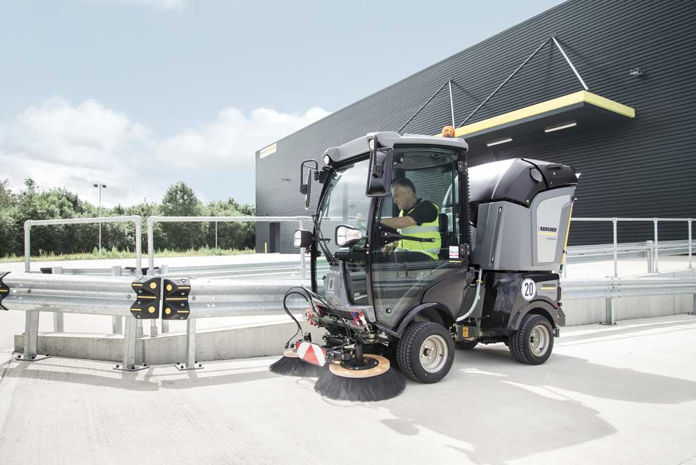 Kärcher MC 50 Compact Road Sweeper - Image 2