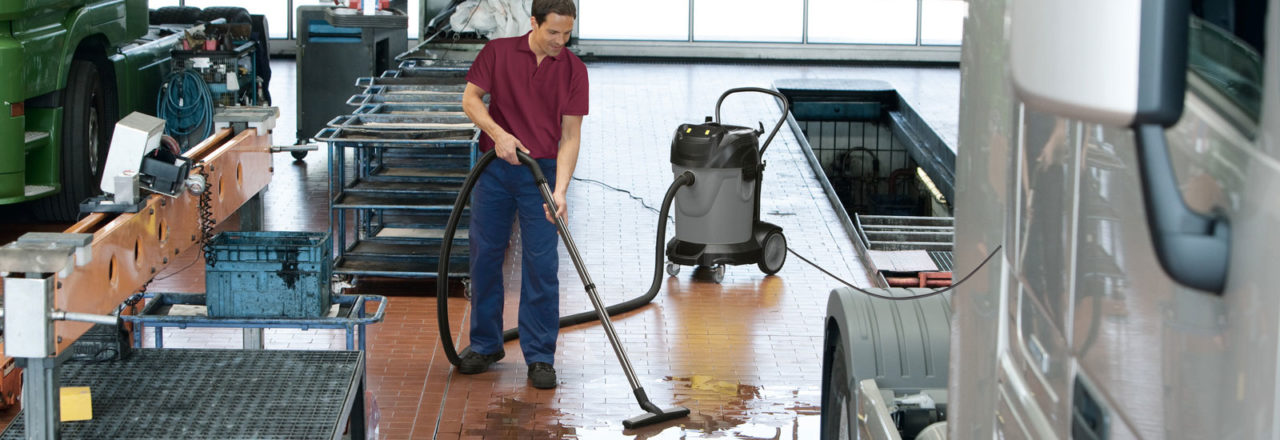 NT 70/1 vacuuming a workshop