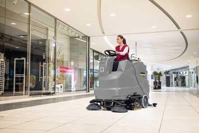 B 150 floor scrubber in a shopping centre