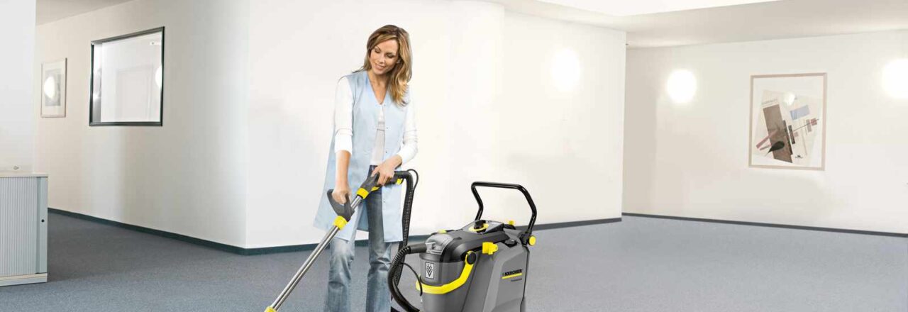 Office carpets cleaning with a Puzzi 30/4