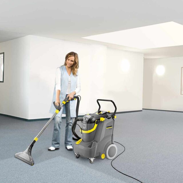 Puzzi 30/4 cleaning an office carpet