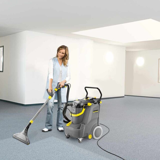 Office carpets cleaning with a Puzzi 30/4