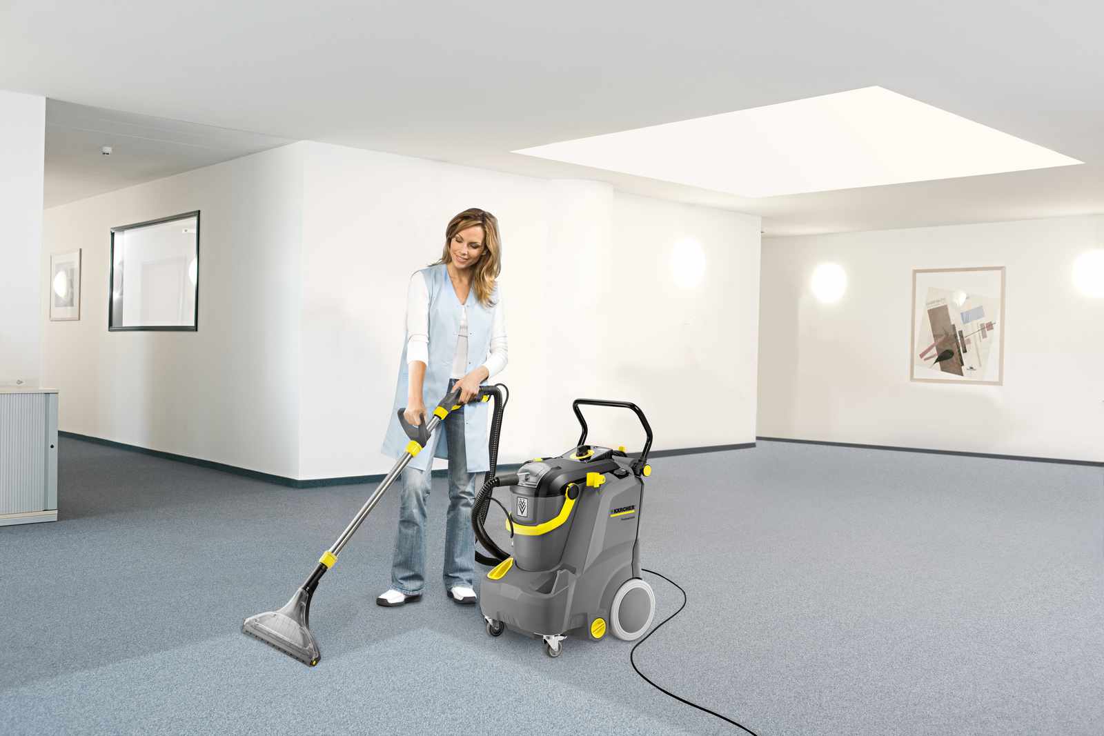 Office carpets cleaning with a Puzzi 30/4