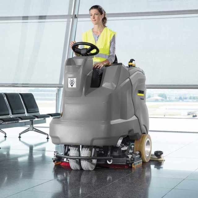 Kärcher scrubber dryer cleaning the airport floor